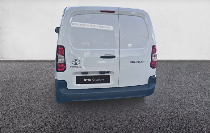 TOYOTA PROACE CITY VERSO RC23 Proace City Verso Medium 1.2L 110 VVT-i BVM6 Dynamic extérieur arrière 1102694