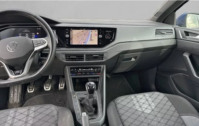 VOLKSWAGEN POLO 1.0 TSI 95 S&S BVM5 R-Line extérieur trois quart avant droit 2116478