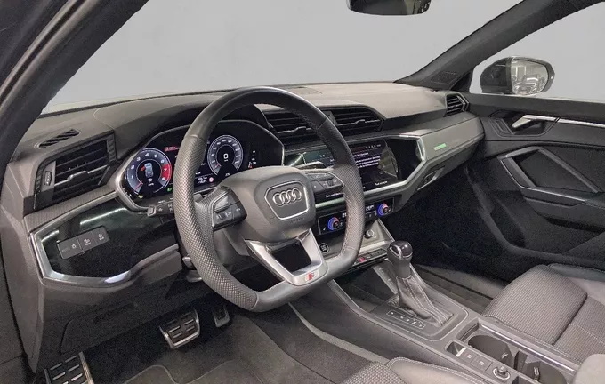 AUDI Q3 35 TFSI 150 ch S tronic 7 S line plus photo 11 2125098