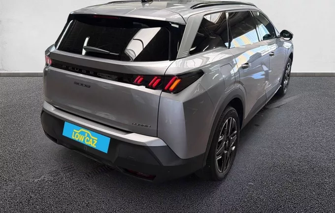 PEUGEOT 5008 Hybrid 136 e-DCS6 Allure extérieur trois quart arrière droit 213479