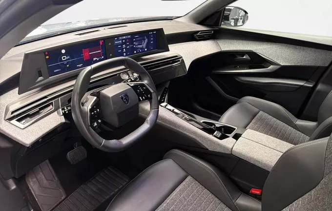PEUGEOT 5008 Hybrid 136 e-DCS6 Allure photo 11 213479