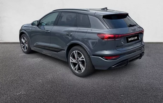 AUDI Q6 E-TRON 306 ch 100 kWh performance S line extérieur trois quart arrière gauche 0713