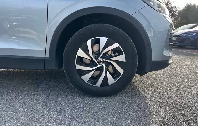 VOLKSWAGEN TIGUAN 2.0 TDI 150ch DSG7 VW Edition photo 9 2131854