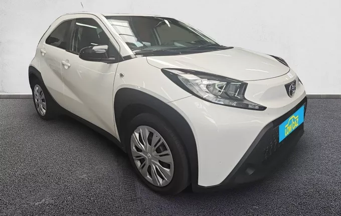 TOYOTA AYGO X 1.0 VVT-i 72 Dynamic extérieur trois quart avant droit 213635