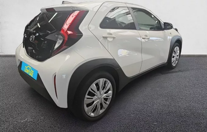 TOYOTA AYGO X 1.0 VVT-i 72 Dynamic extérieur trois quart arrière droit 213635