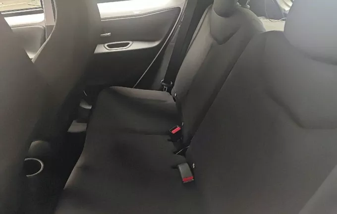 TOYOTA AYGO X 1.0 VVT-i 72 Dynamic photo 12 213635