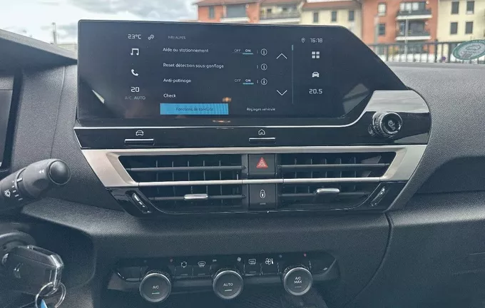 CITROEN C4 e-C4 136 ch Automatique Live photo 19 945986