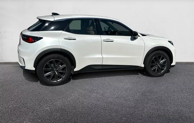 LEXUS LBX 2WD Elegant extérieur trois quart avant droit 1103195
