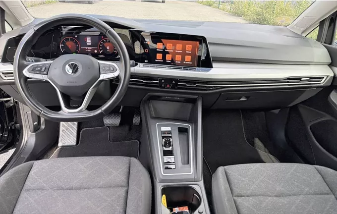 VOLKSWAGEN GOLF SW 2.0 TDI SCR 116 DSG7 Life Plus extérieur trois quart avant droit 213012