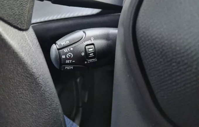 PEUGEOT 208 PureTech 75 S&S BVM5 Like photo 15 3014035