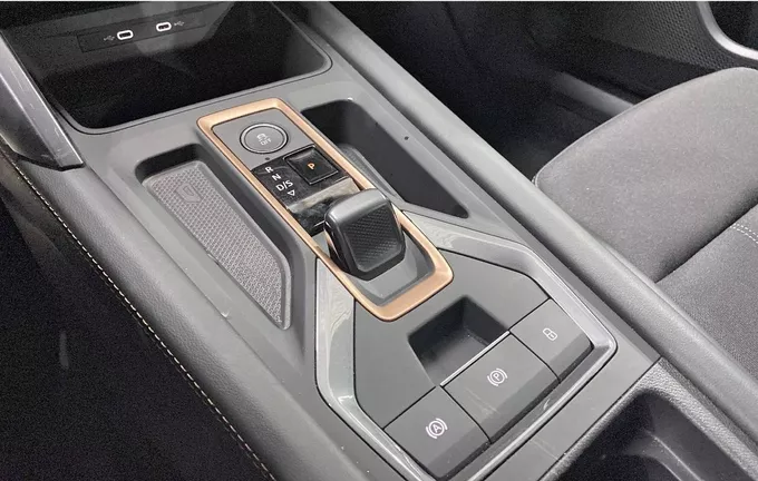 CUPRA LEON Sportstourer 1.5 eTSI Hybrid 150 ch DSG7 photo 16 2122308