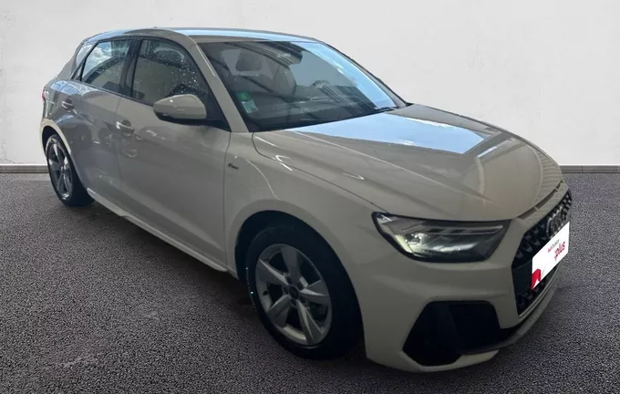AUDI A1 Sportback 30 TFSI 110 ch S tronic 7 S Line extérieur trois quart avant droit 2130914