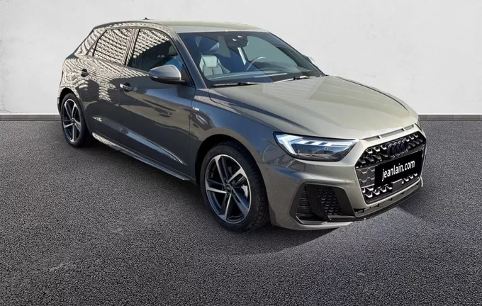 AUDI A1 Sportback 30 TFSI 116 ch S tronic 7 S Line extérieur trois quart avant droit 1028