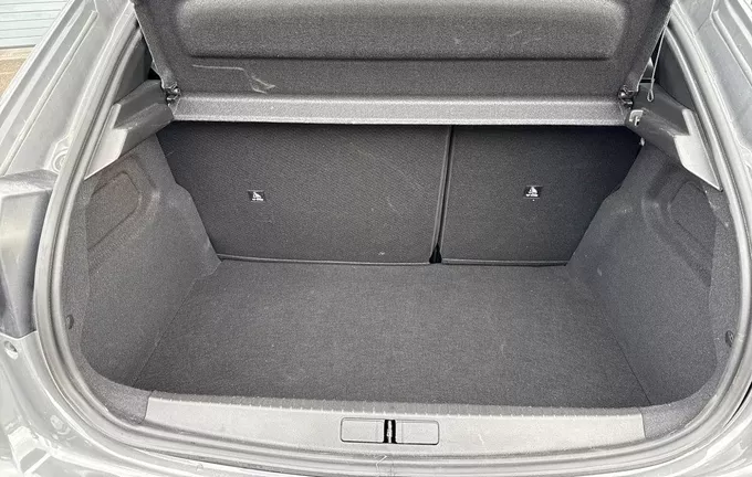 PEUGEOT 208 Hybrid 100 e-DCS6 Allure extérieur arrière 944054