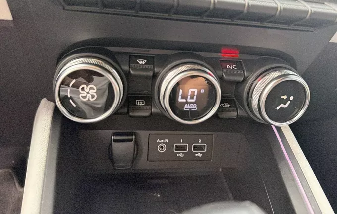 RENAULT CLIO E-Tech full hybrid 145 Techno photo 14 2132011