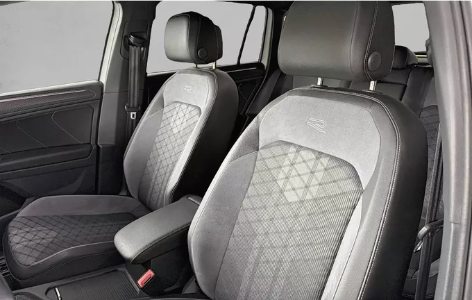 VOLKSWAGEN TIGUAN 1.4 eHybrid 245ch DSG6 R-Line extérieur trois quart arrière droit 560439