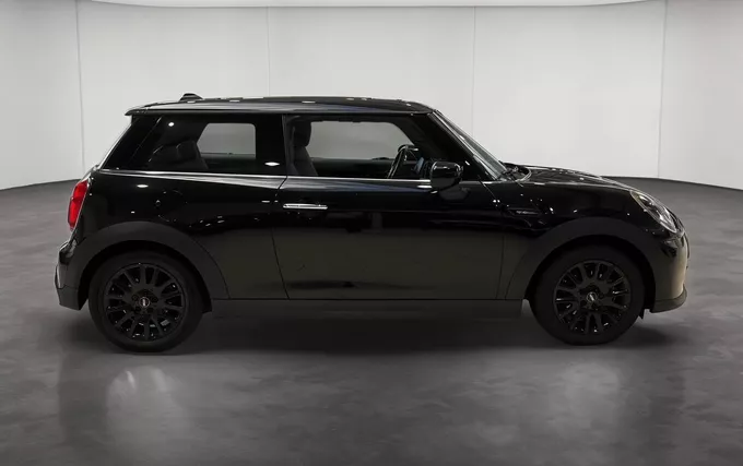 MINI COOPER Hatch 3 Portes Cooper 136 ch DKG7 Finition Business Design extérieur trois quart avant droit 2132086