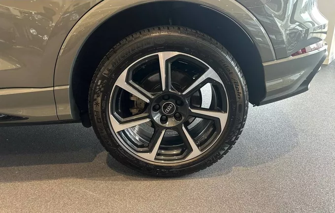 AUDI Q3 45 TFSIe 245 ch S tronic 6 S line photo 9 2126806