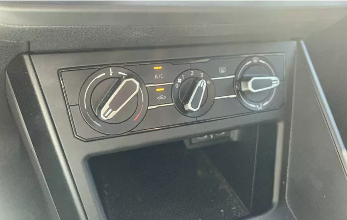 VOLKSWAGEN TAIGO 1.0 TSI 95 BVM5 photo 17 2131424