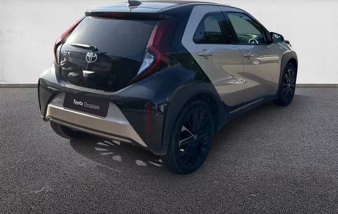 TOYOTA AYGO X 1.0 VVT-i 72 S-CVT Air Design extérieur trois quart arrière droit 1103398