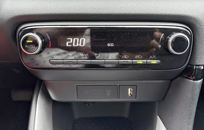 TOYOTA YARIS Hybride 116h Design photo 14 1103452