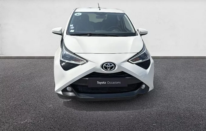 TOYOTA AYGO 1.0 VVT-i x-play extérieur avant 1103714