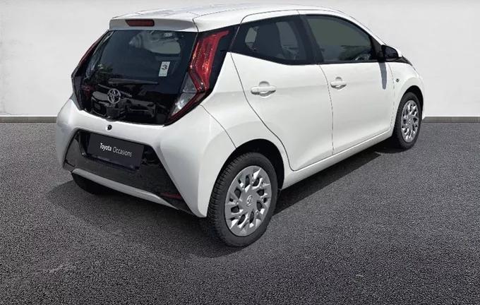 TOYOTA AYGO 1.0 VVT-i x-play extérieur trois quart arrière droit 1103714