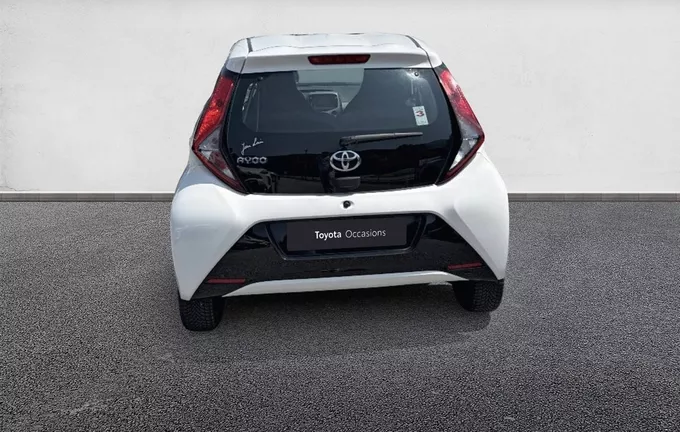 TOYOTA AYGO 1.0 VVT-i x-play extérieur arrière 1103714