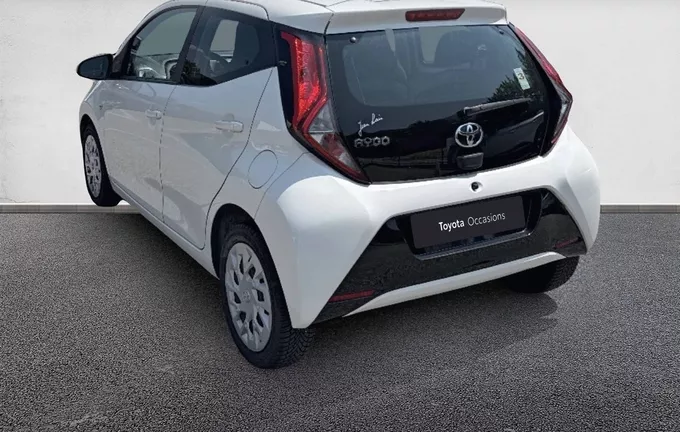 TOYOTA AYGO 1.0 VVT-i x-play extérieur trois quart arrière gauche 1103714