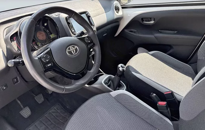 TOYOTA AYGO 1.0 VVT-i x-play photo 11 1103714