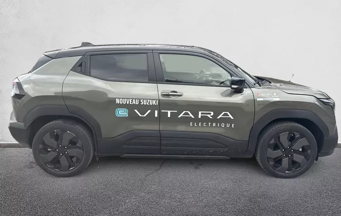 SUZUKI VITARA ELECTRIQUE e Vitara 61 kWh AllGrip Style extérieur côté droit 766693