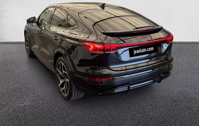AUDI Q6 E-TRON SPORTBACK 428 ch 100 kWh quattro Competition extérieur trois quart arrière gauche 5622