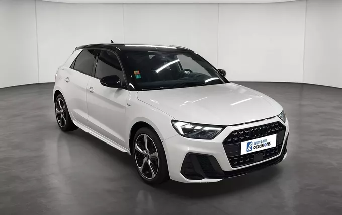 AUDI A1 Sportback 30 TFSI 110 ch BVM6 S Line extérieur trois quart avant droit 2131562