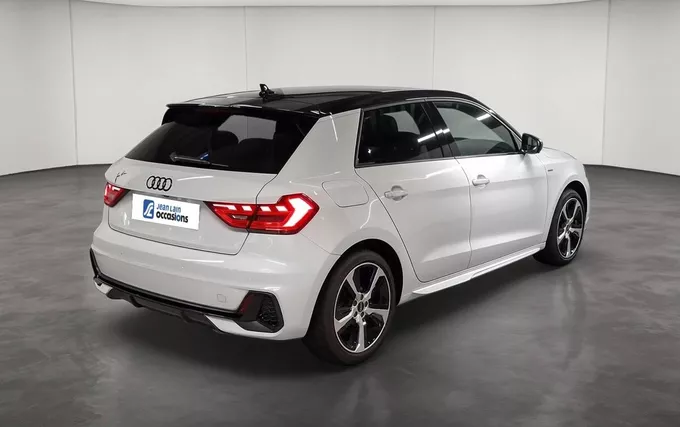 AUDI A1 Sportback 30 TFSI 110 ch BVM6 S Line extérieur trois quart arrière droit 2131562