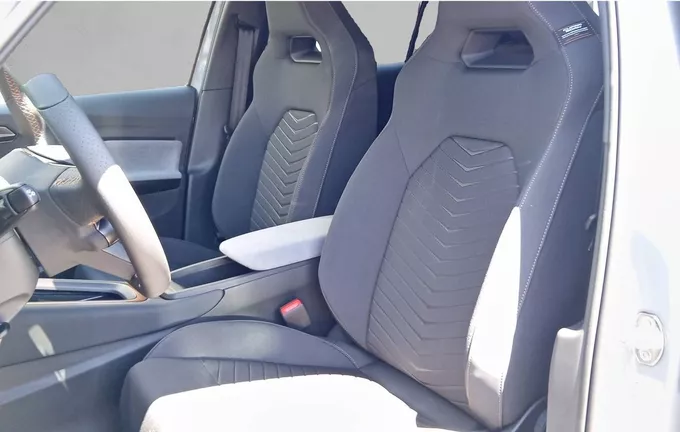 CUPRA BORN 230 ch - Batterie XL V extérieur trois quart arrière droit 2867