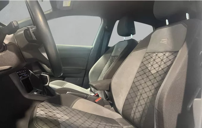 VOLKSWAGEN TAIGO 1.0 TSI 110 DSG7 R-Line extérieur trois quart arrière droit 2130531