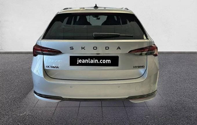 SKODA OCTAVIA Combi 1.5 TSI Hybrid 150 ch ACT DSG7 Sportline extérieur arrière 0655