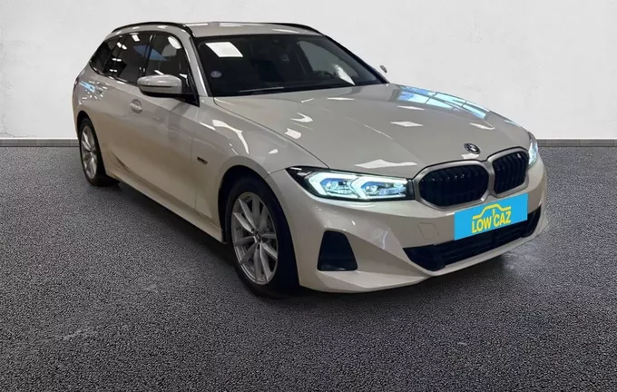 BMW SERIE 3 Touring 330e 292 ch BVA8 Business Design extérieur trois quart avant droit 213461