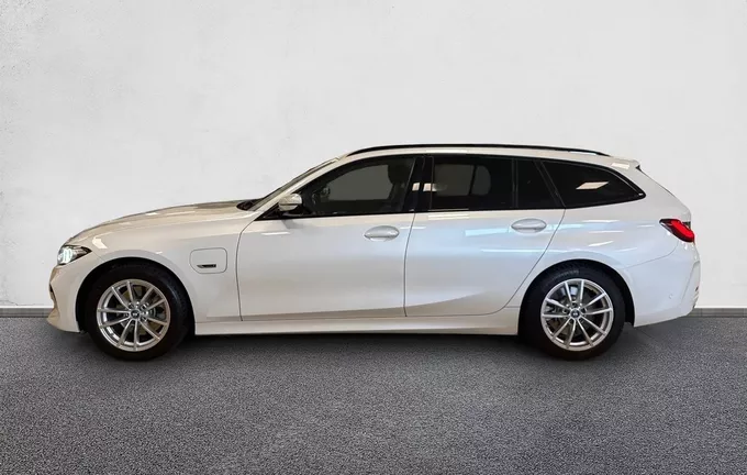 BMW SERIE 3 Touring 330e 292 ch BVA8 Business Design extérieur côté gauche 213461