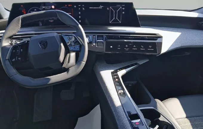PEUGEOT 5008 Hybrid 136 e-DCS6 Allure extérieur côté gauche 945813