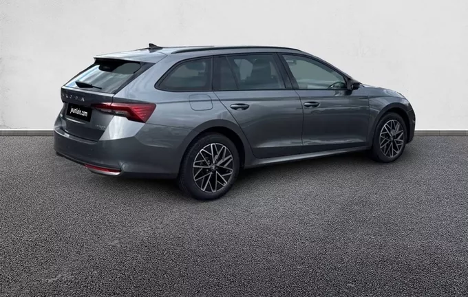 SKODA OCTAVIA Combi 1.5 TSI Hybrid 150 ch ACT DSG7 Selection extérieur trois quart arrière droit 4376
