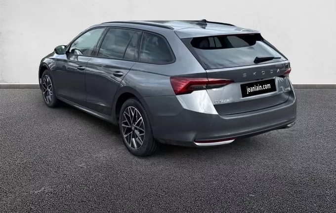 SKODA OCTAVIA Combi 1.5 TSI Hybrid 150 ch ACT DSG7 Selection extérieur trois quart arrière gauche 4376