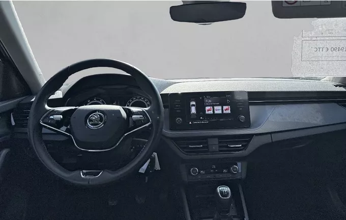 SKODA KAMIQ 1.0 TSI 95 ch BVM5 Ambition extérieur trois quart avant droit 2129479