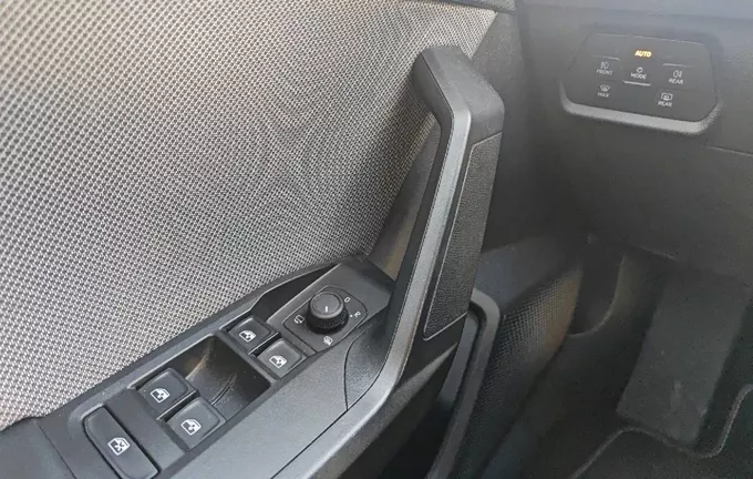 SEAT LEON 1.5 eTSI Hybrid 115 DSG7 Business photo 19 213190