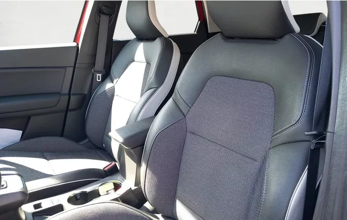 RENAULT CAPTUR TCe 140 EDC - 21 Intens extérieur trois quart arrière droit 460602