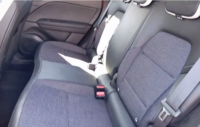 RENAULT CAPTUR TCe 140 EDC - 21 Intens extérieur arrière 460602