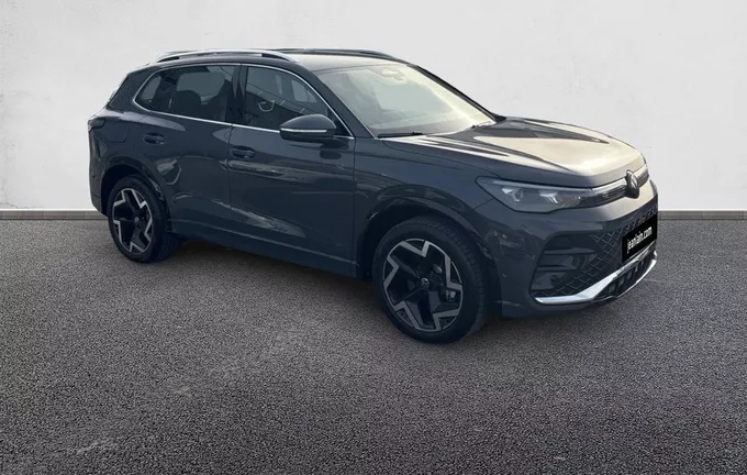 VOLKSWAGEN TIGUAN 2.0 TDI 150ch DSG7 R-Line extérieur trois quart avant droit 0110