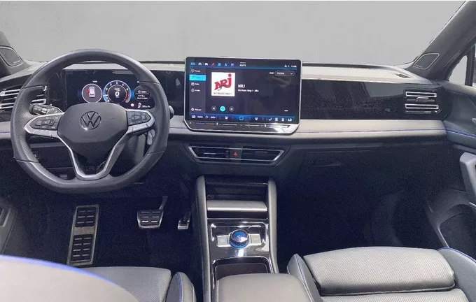 VOLKSWAGEN TIGUAN 1.5 eTSI 150ch DSG7 R-Line Exclusive extérieur trois quart avant droit 2121437