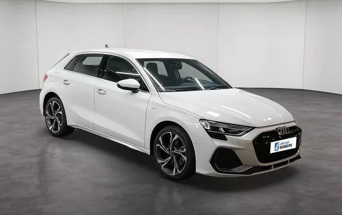 AUDI A3 Sportback TFSI e Hybride rechargeable 204 S tronic 6 S line extérieur trois quart avant droit 2131830