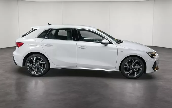 AUDI A3 Sportback TFSI e Hybride rechargeable 204 S tronic 6 S line extérieur côté droit 2131830